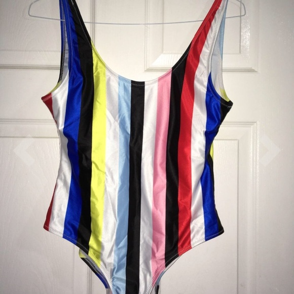One piece swimsuit size small - Picture 4 of 4